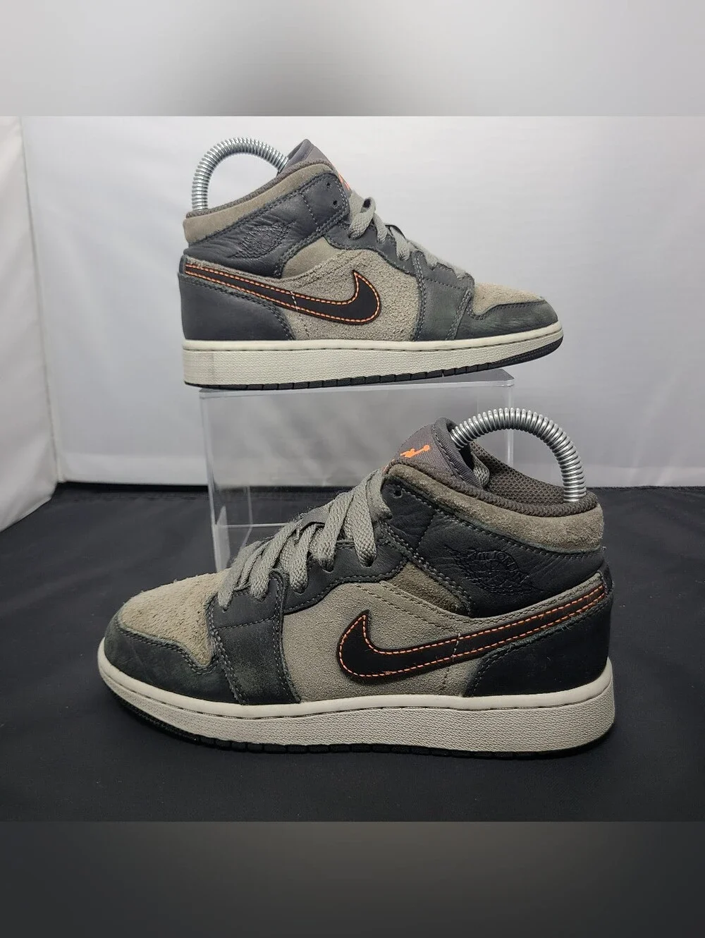 Jordan 1 Mid SE GS 